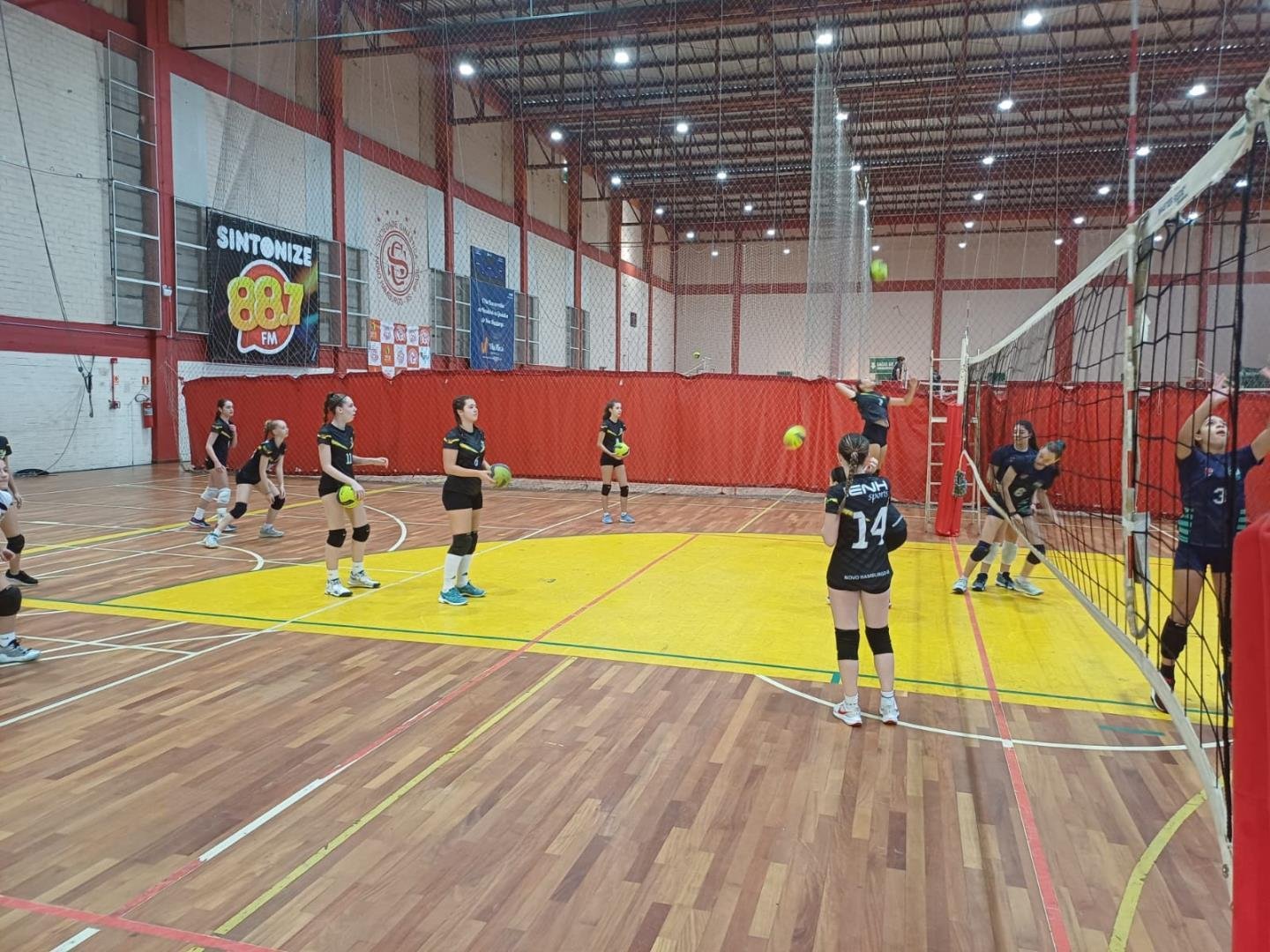 Voleibol Infantil da IENH disputa a 1ª etapa do intercolegial