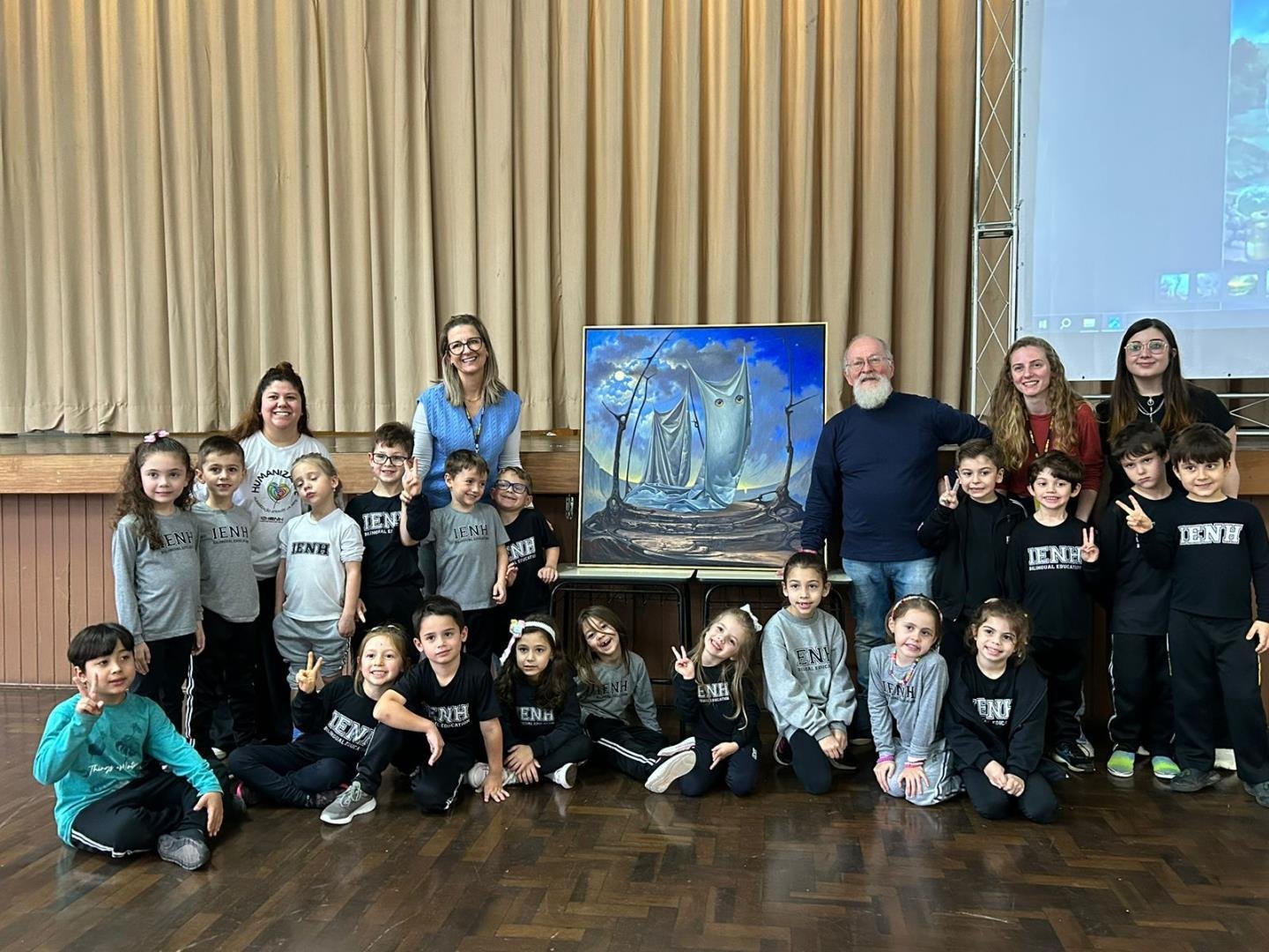 Artista Marciano Schmitz visita alunos da Unidade Oswaldo Cruz