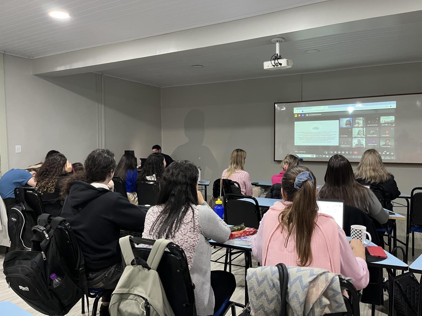 Saúde Mental no Trabalho foi tema de Aula Internacional em parceria com Universidade do Paraguai