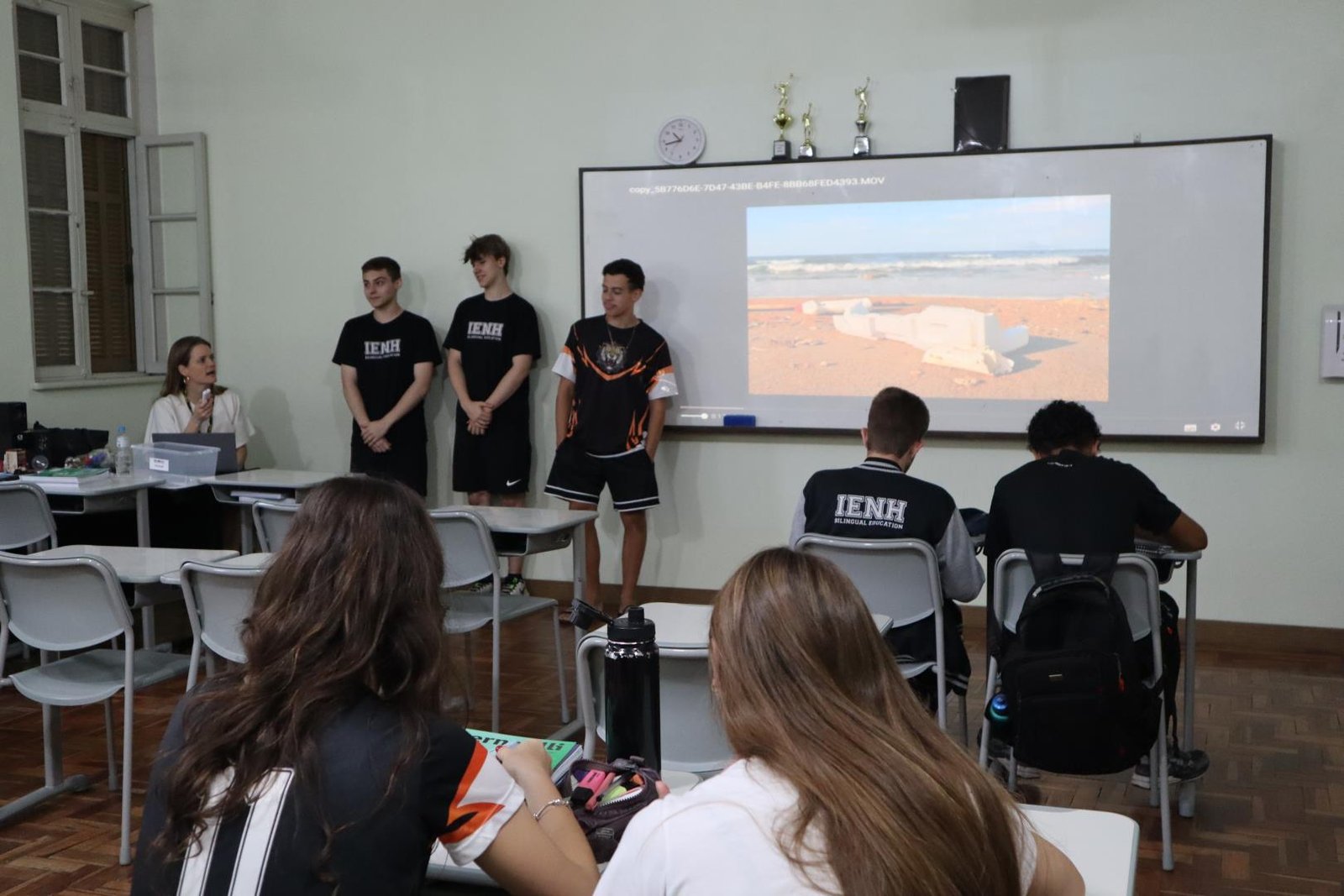 2ª série B da Unidade Fundação Evangélica cria podcast sobre descarte correto de resíduos